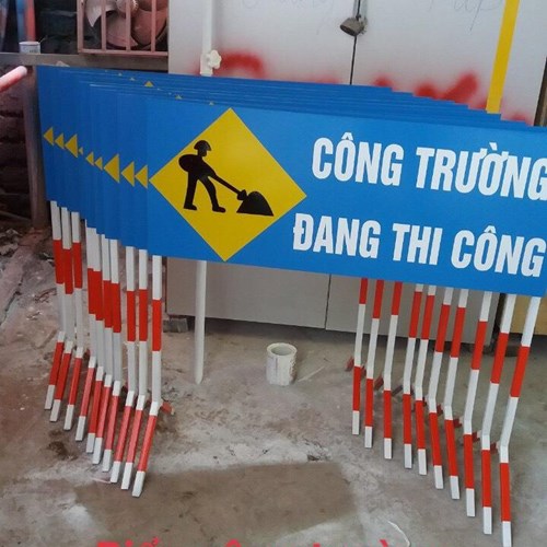 Biển công trường đang thi công